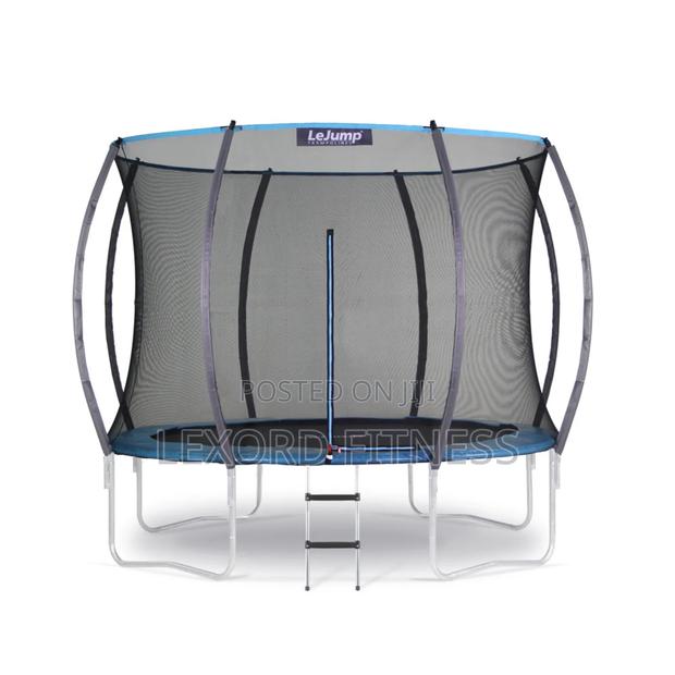 Trampoline 12ft With Safety Net Capacity 5-8 · Photo 1
