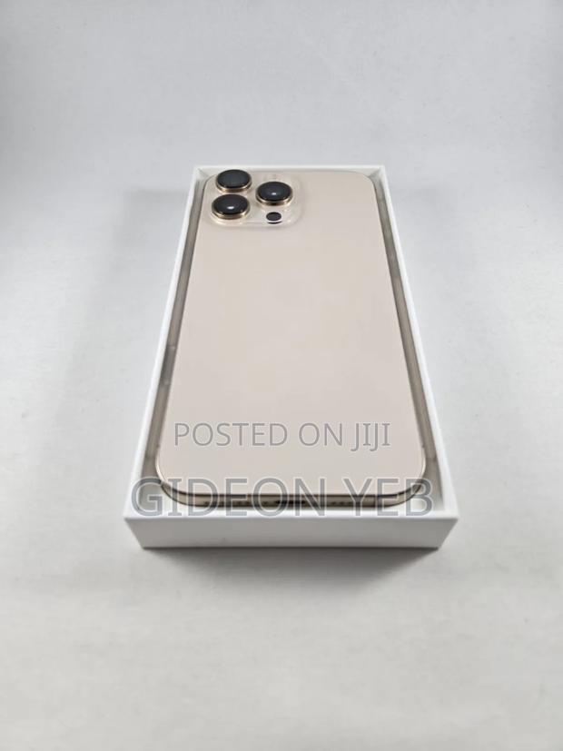 Apple iPhone 16 Pro Max 512 GB Gold · Photo 3