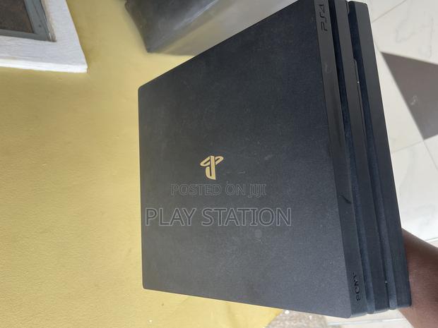 Playstation 4 Pro Version 9.00 With 10 Games · Photo 3