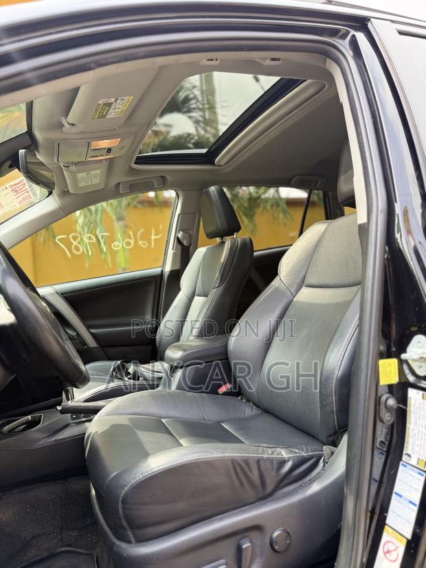 Toyota RAV4 Limited 4dr SUV (2.5L 4cyl 6A) 2018 Black · Photo 3