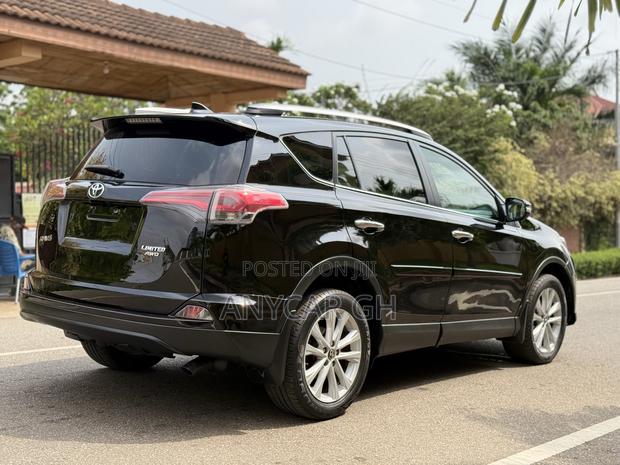 Toyota RAV4 Limited 4dr SUV (2.5L 4cyl 6A) 2018 Black · Photo 4