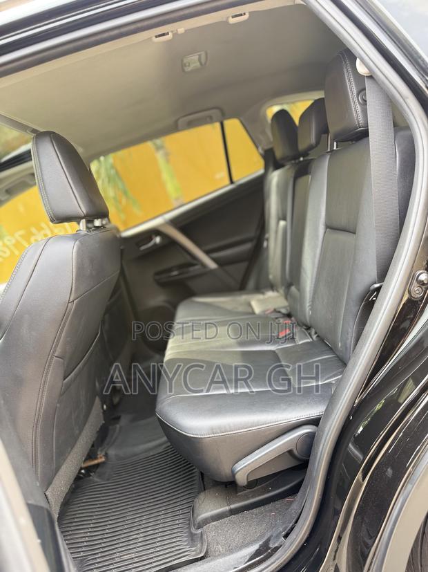 Toyota RAV4 Limited 4dr SUV (2.5L 4cyl 6A) 2018 Black · Photo 6
