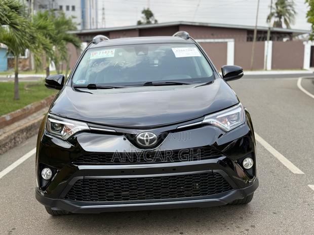 Toyota RAV4 Limited 4dr SUV (2.5L 4cyl 6A) 2018 Black · Photo 7