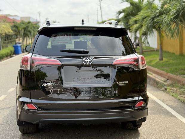 Toyota RAV4 Limited 4dr SUV (2.5L 4cyl 6A) 2018 Black · Photo 8