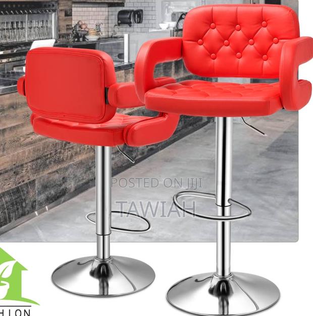 Red Saloon Chair · Photo 1