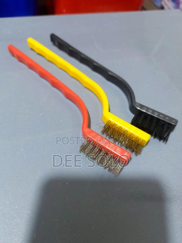 Iron Brush for Oven Cleaning · Photo 3