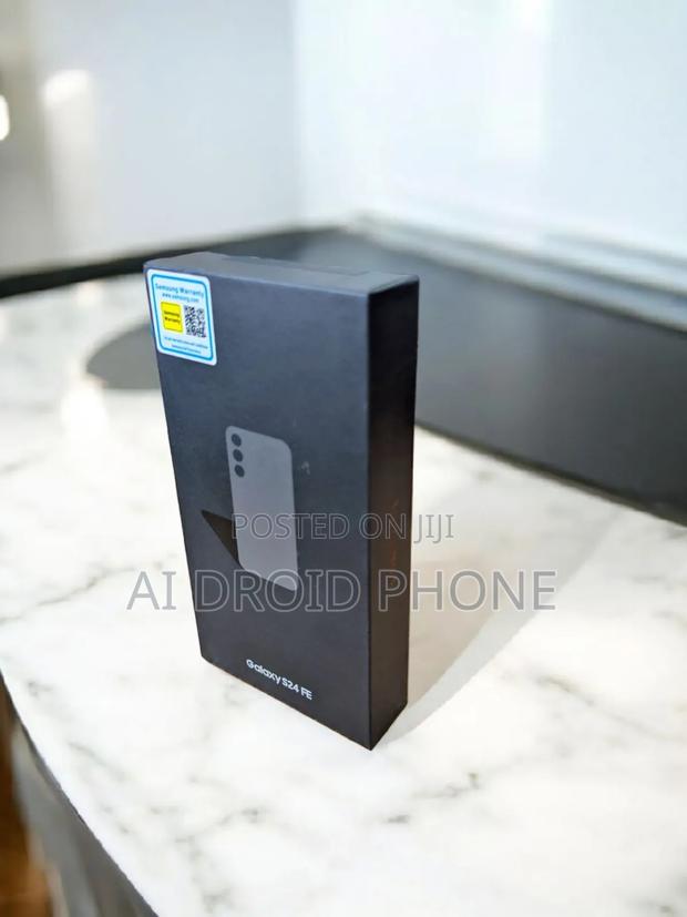 New Samsung Galaxy S24 FE 128 GB Blue · Photo 1