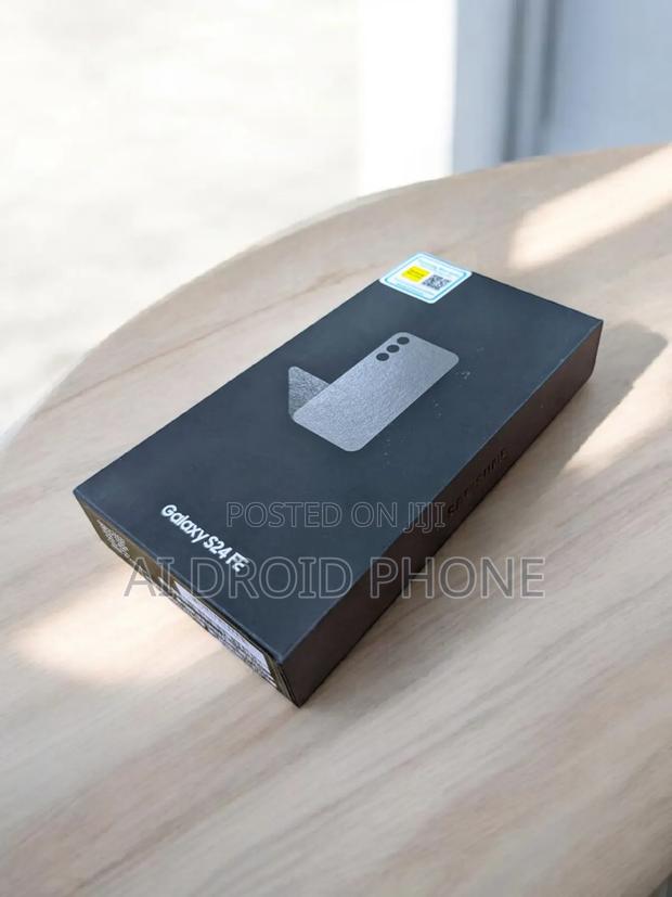 New Samsung Galaxy S24 FE 128 GB Blue · Photo 2