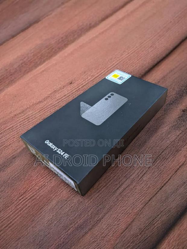 New Samsung Galaxy S24 FE 128 GB Gray · Photo 2