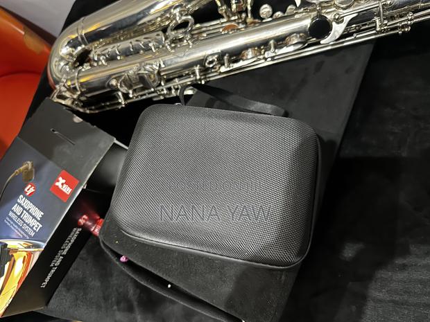 Xvive Wireless Saxophone Mic · Photo 5