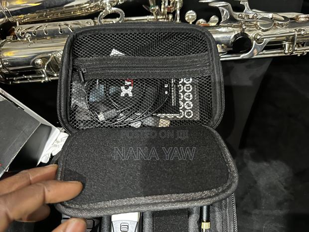 Xvive Wireless Saxophone Mic · Photo 4
