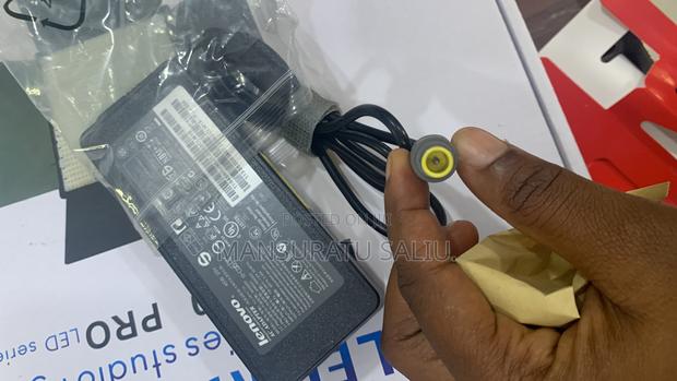 Lenovo Round Mouth Charger · Photo 1
