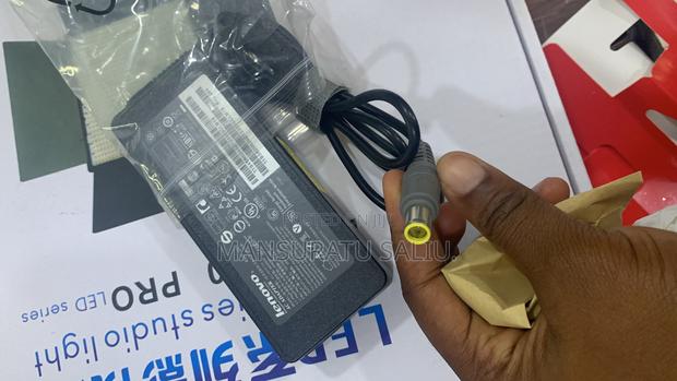 Lenovo Round Mouth Charger · Photo 2