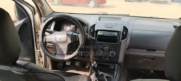 Isuzu D-MAX 2014 White · Photo 6