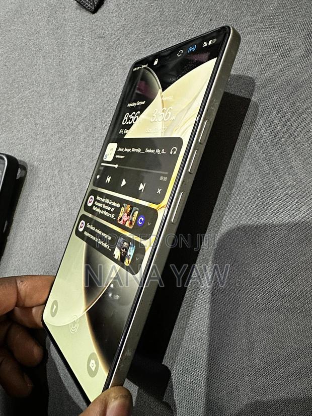 Tecno Camon 30 256 GB Blue · Photo 1