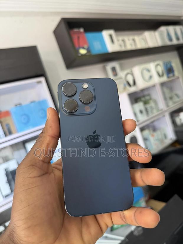 Apple iPhone 15 Pro 128 GB Blue · Photo 2