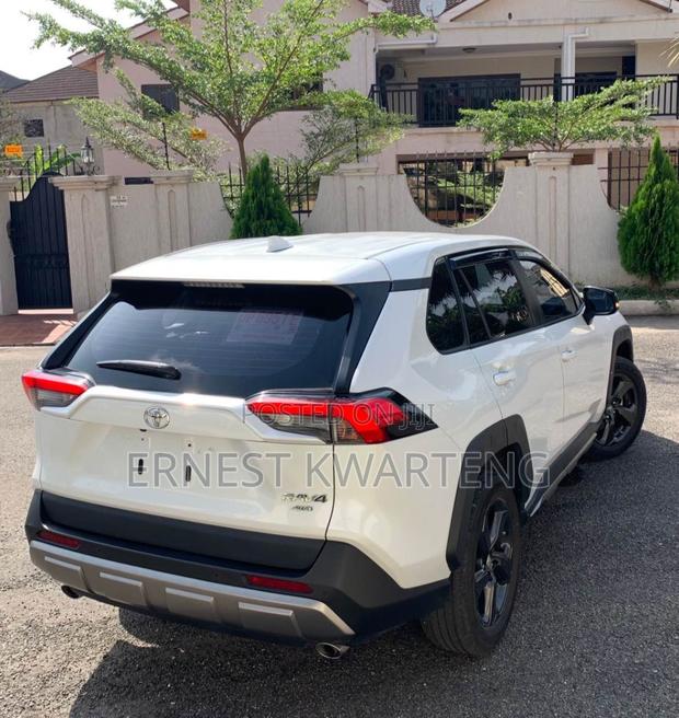 Toyota RAV4 XLE Premium AWD 2023 White · Photo 1