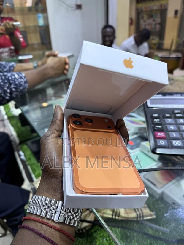 Apple iPhone XR 64 GB Orange · Photo 3