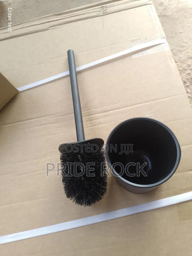 Black Toilet Brush · Photo 3