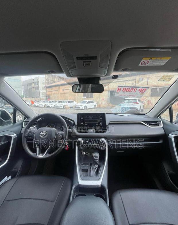 Toyota RAV4 2020 White · Photo 3