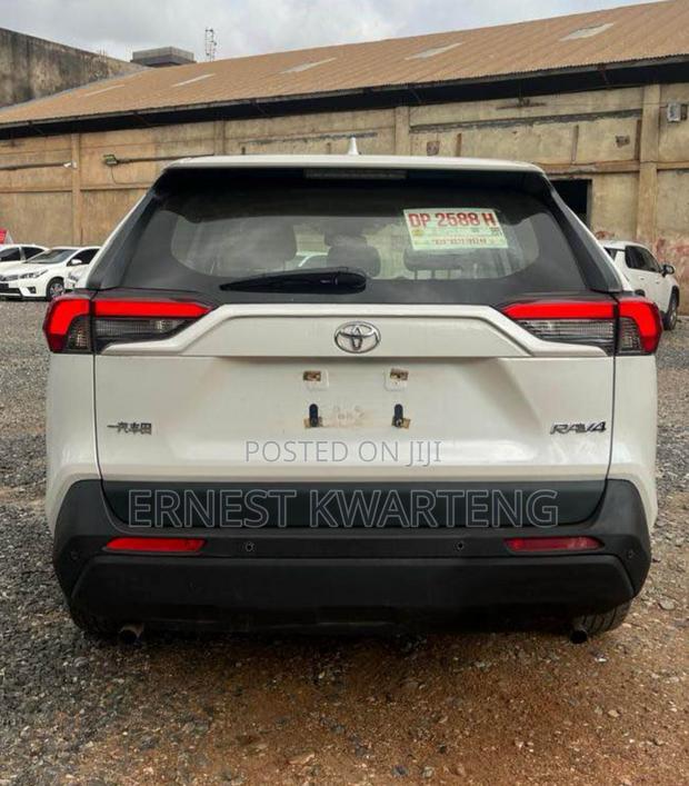 Toyota RAV4 2020 White · Photo 4
