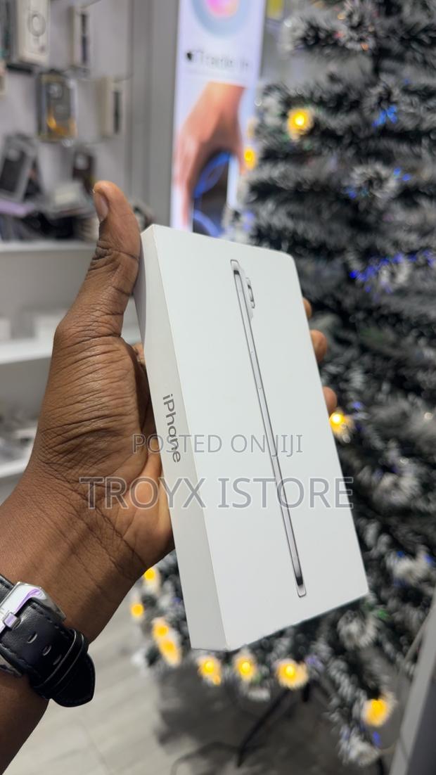 New Apple iPhone Air 256 GB White · Photo 2