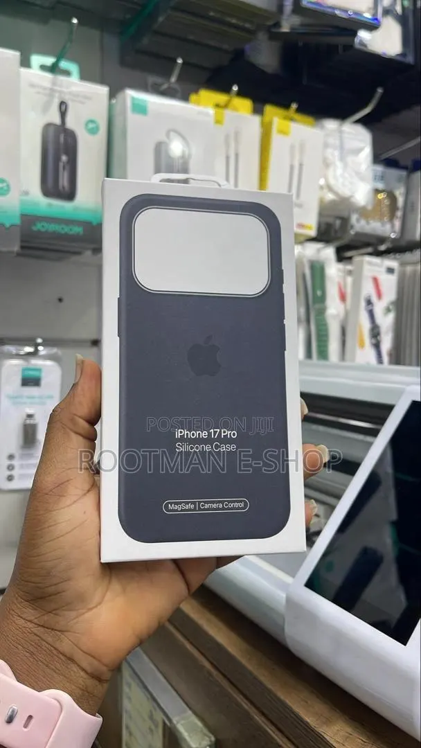 Apple iPhone 17 Pro Silicone Case With Magsafe · Photo 1