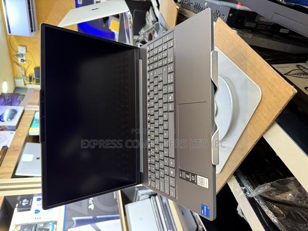 Laptop Lenovo Ideapad 3 16GB Intel Core I5 SSHD (Hybrid) 512GB · Photo 3