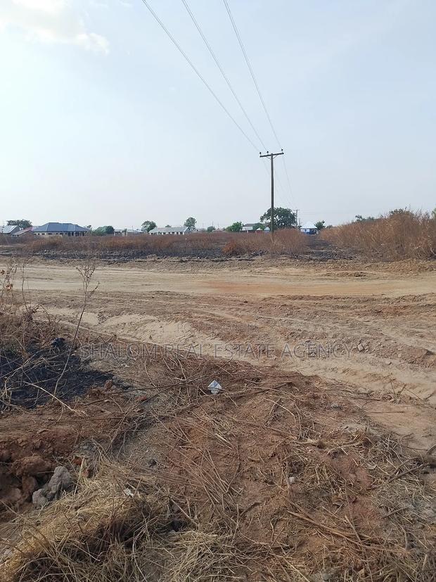 A Strategic One Acre Land at Bavim for Sale · Photo 3