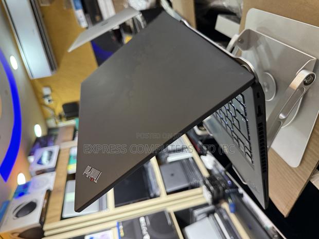 Laptop Lenovo ThinkPad T14 G3 16GB Intel Core I7 SSHD (Hybrid) 512GB · Photo 6