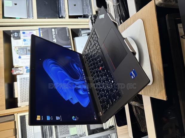 Laptop Lenovo ThinkPad T14 G3 16GB Intel Core I7 SSHD (Hybrid) 512GB · Photo 3
