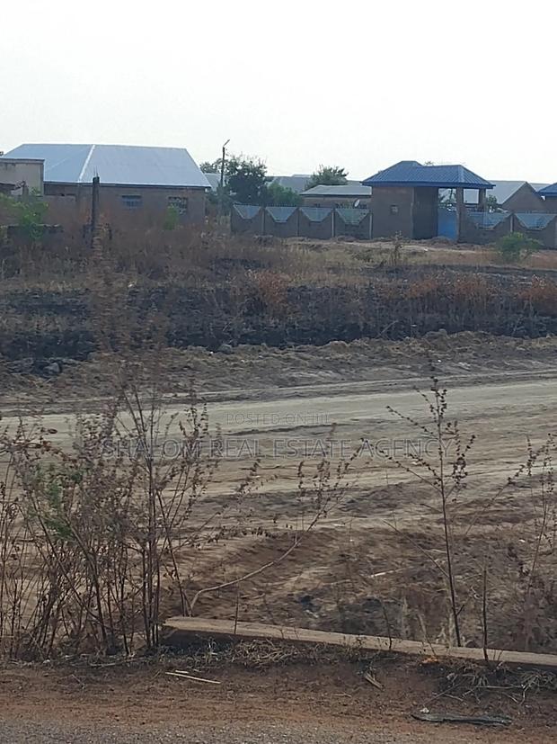 A Strategic One Acre Land at Bavim for Sale · Photo 2