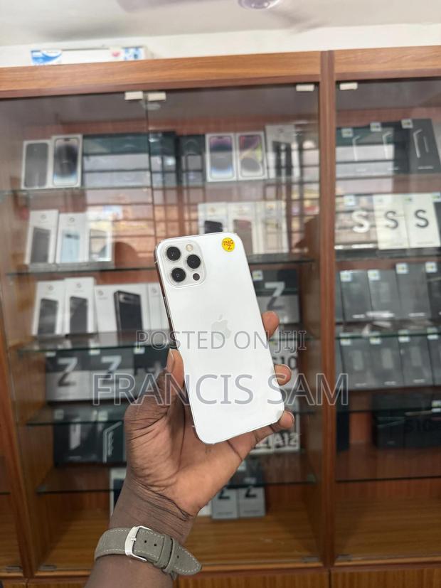 Apple iPhone 12 Pro Max 256 GB White · Photo 3