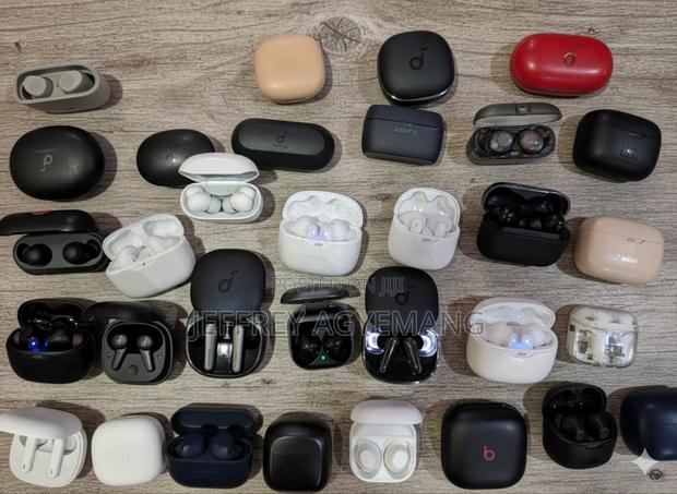 JBL and Soundcore Earbuds · Photo 2