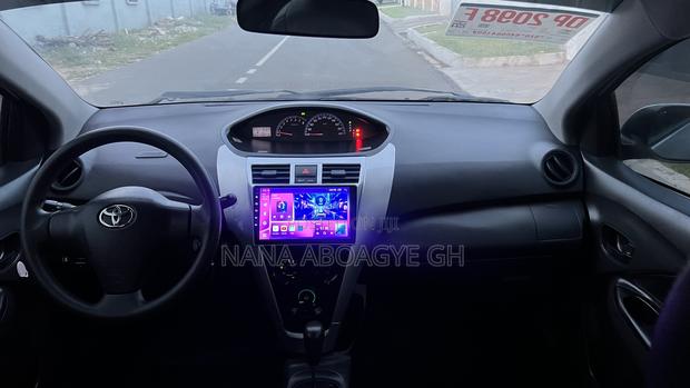 Toyota Belta 2010 Silver · Photo 6