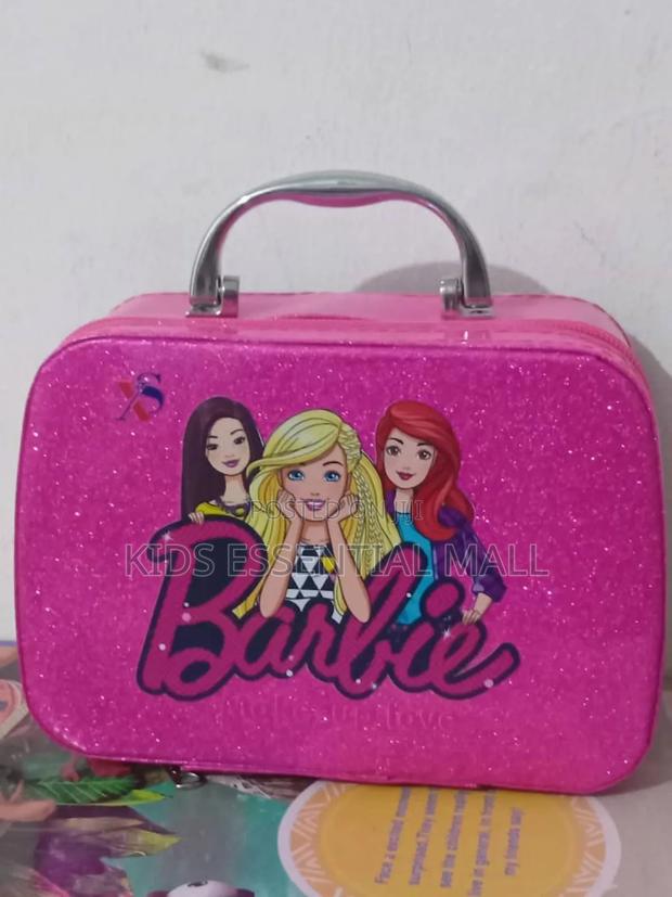 Barbie Makeup Set for Kids · Photo 2