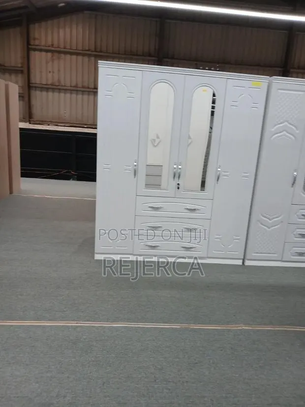 Aaffordable Brand New Wardrobe · Photo 1