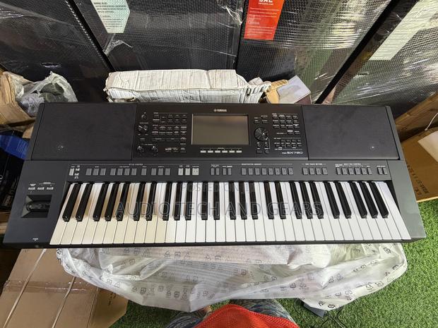 Yamaha PSR-Sx720 Electronic Keyboard · Photo 1