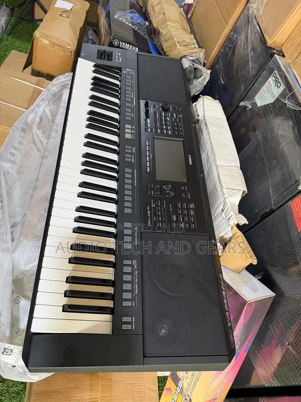 Yamaha PSR-Sx720 Electronic Keyboard · Photo 2