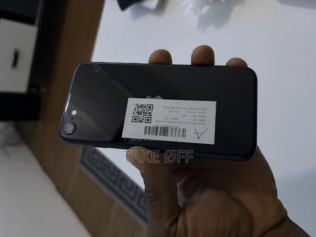 New Apple iPhone SE (2022) 64 GB Gray · Photo 1
