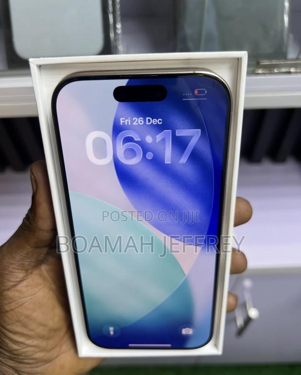 Apple iPhone 16 Pro 256 GB Gold · Photo 3