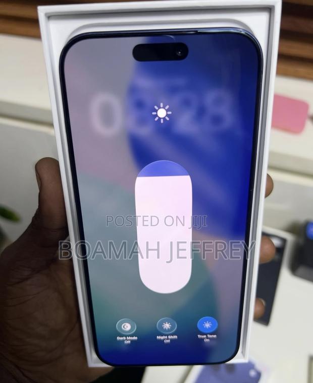 Apple iPhone 17 Pro Max 256 GB Blue · Photo 4