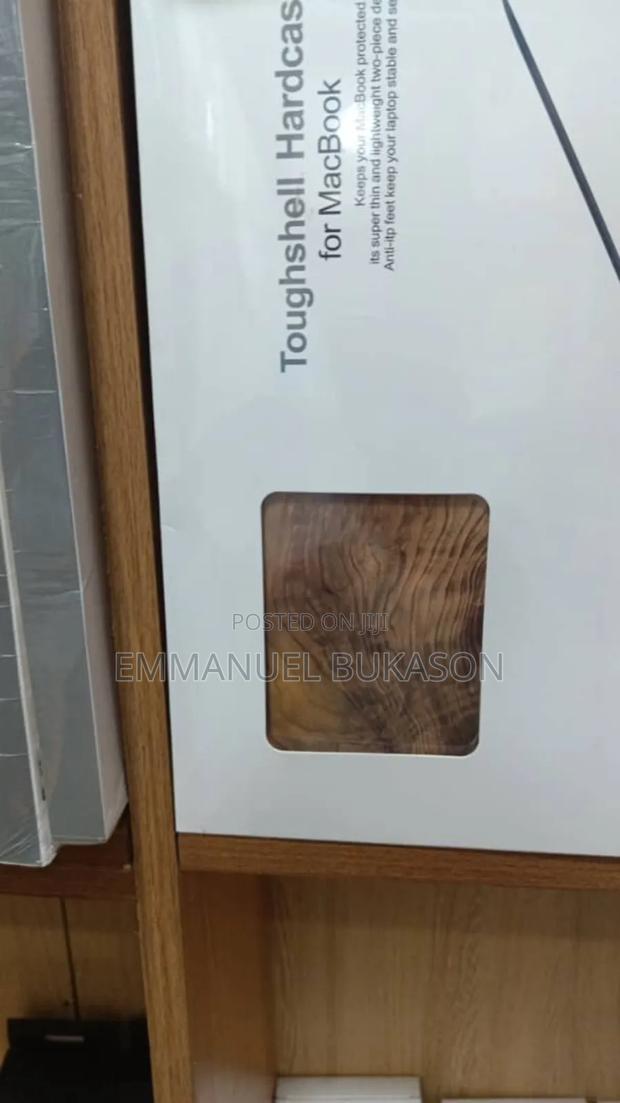 Wooden Macbook Case · Photo 1