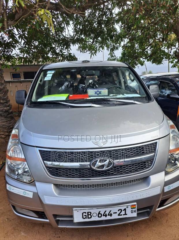Hyundai Starex 2015 Grey · Photo 1