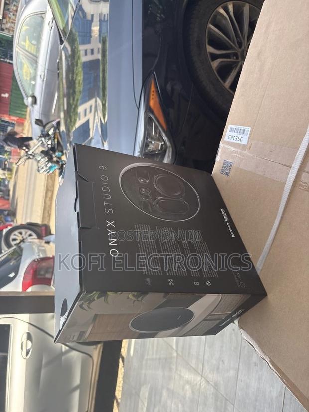 Signature Onyx Studio 9 Sound Speaker Distinctive, Rich-Tone · Photo 1