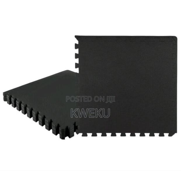 Interlocking Mat Black Color · Photo 1