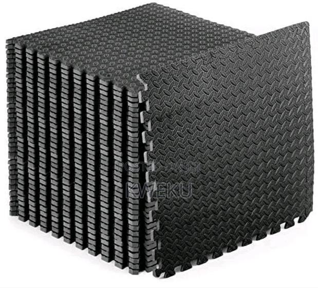 Interlocking Mat Black Color · Photo 3