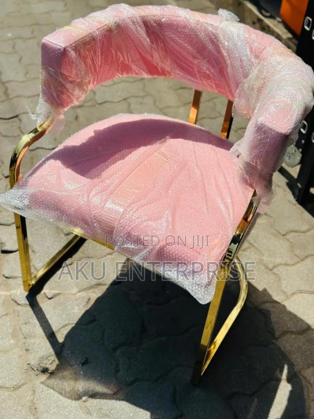 Armrest Luxury Dinning or Saloon Chair · Photo 2