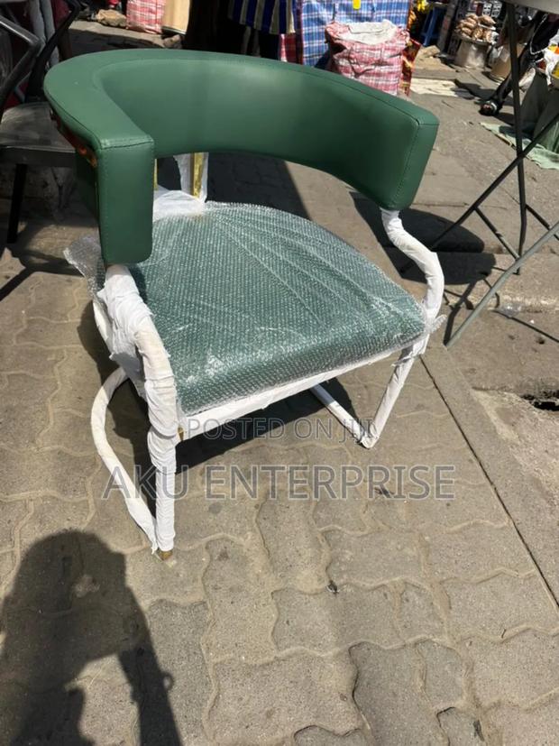 Armrest Luxury Dinning or Saloon Chair · Photo 3