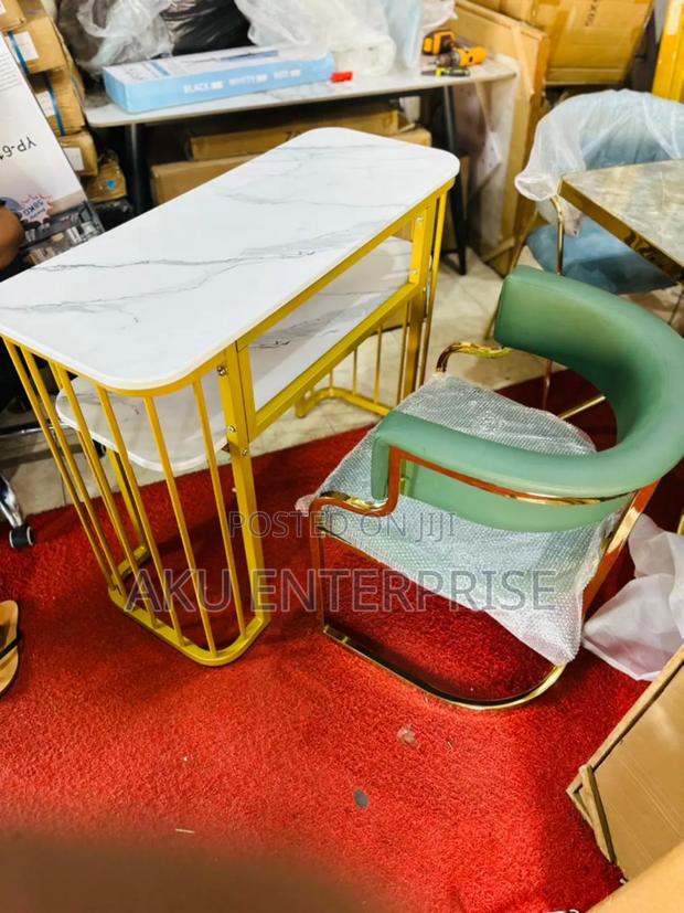 Armrest Luxury Dinning or Saloon Chair · Photo 4